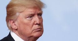 Donaldo Trumpo rezidencijoje – kratos: ieškoma itin įslaptintų dokumentų