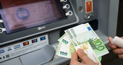 Bankai Lietuvoje uždarys dar daugiau skyrių? Situaciją vadina pasityčiojimu iš klientų