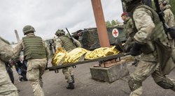 Tarptautiniuose mokymuose „Geležinis vilkas 2023-I“ Lietuvos kariuomenė treniruojasi sąveikai su sveikatos apsaugos sektoriumi  
