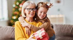 Artėjančių švenčių proga pasirūpinkite senelių imunitetu: štai, ką geriausia dovanoti  (nuotr. Shutterstock.com)
