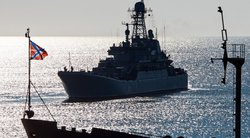 Į Siriją nebeplauks: Rusijos didyjį desantinį laivą sustabdė variklio gedimas (nuotr. SCANPIX)