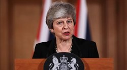 Theresa May pranešė nusprendusi trauktis iš Jungtinės Karalystės parlamento (nuotr. SCANPIX)