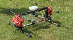 Neeilinis Kauno studentų išradimas: drono ir sraigtasparnio hibridas, galintis gabenti daiktus (nuotr. stop kadras)
