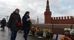 Rusijos opozicija pagerbia prieš metus nužudytą Kremliaus kritiką Nemcovą (nuotr. SCANPIX)