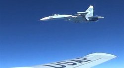 JAV paskelbė pavojingo rusų lėktuvo priartėjimo prie amerikiečių lėktuvo nuotraukas (nuotr. Gamintojo)