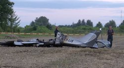 Keliamos versijos, kas nulėmė tragišką skrydžio baigtį Kauno rajone: lėktuvas suktuku nėrė žemyn (nuotr. stop kadras)