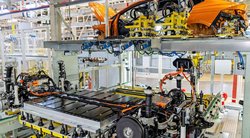 „Škoda“ baterijų gamyba įgauna pagreitį – pagamino per 500 000 baterijų sistemų