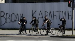 Minskas, užrašas ant sienos skelbia: Įvesk karantiną (nuotr. SCANPIX)