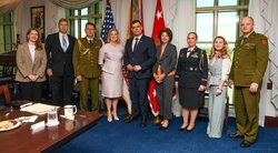 Kasčiūnas su JAV sausumos pajėgų sekretore aptarė amerikiečių karių buvimą Lietuvoje (nuotr. KAM)