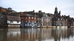Angliją ir toliau kamuoja potvyniai: pavojus paskelbtas net 300-uose vietovių (nuotr. SCANPIX)