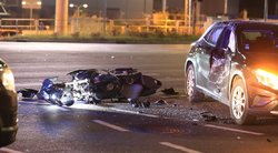 Avarija Vilniuje, Ukmergės gatvėje - nukentėjo su automobiliu susidūręs motociklininkas (nuotr. TV3)