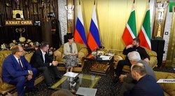 Kadyrovo kabinete – įspūdingos vertės „Louis Vuitton“ bokso kriaušė (nuotr. socialinių tinklų)