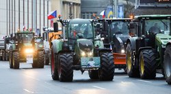 Čekijos ūkininkai, protestuodami prieš ES žemės ūkio politiką, traktoriais užplūdo Prahą (nuotr. SCANPIX)