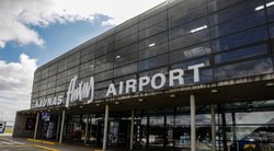 Kauno oro uostas vėl sulaukė svečio: pasieniečiai antrą kartą sulaikė vyrą, bandžiusį pavogti maisto ir alkoholio BNS Foto