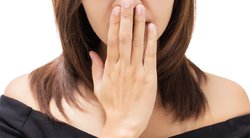 Paprastas įprotis gali padėti išvengti blogo burnos kvapo ryte (nuotr. Fotolia.com)