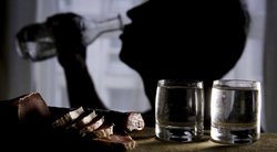 Lietuviai pernai ėmė daugiau gerti ir rūkyti, keičiasi ir vartojamas alkoholis: „Žmonės perka stipriuosius gėrimus“ BNS Foto
