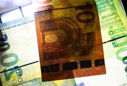 Panevėžyje iš savo banko kortelės duomenis atskleidusios moters pasisavinti 8 tūkst. eurų