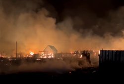 Rusijoje – didžiulis gaisras: liepsnos apėmė miestą, plinta į pastatus