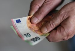 „Sodra“ tūkstančiams gyventojų mokės beveik 40 eurų: štai kas gaus pinigus