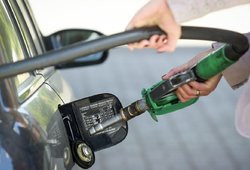 Už dyzelinius ir benzininius automobilius gresia didžiulės išlaidos – mokės tik vairuojantys ar visi?