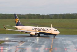 „Ryanair“ lėktuve – siaubo akimirkos: leidosi avariniu būdu, pranešta apie gedimą