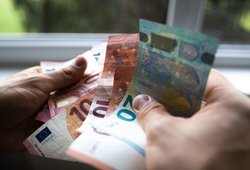 Aktualu tūkstančiams kaupiančių pensiją: štai kada galėsite pasiimti po 5571 eurą anksčiau