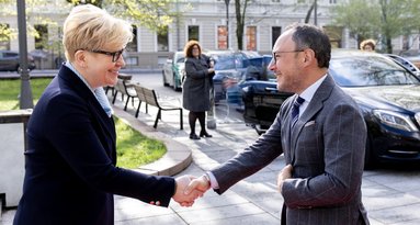 Premjerė Ingrida Šimonytė Vilniuje pirmą kartą viešinčiam Andoros Vyriausybės vadovui padėkojo už šios Europos mikrovalstybės paramą Ukrainai, principingą laikyseną remiant Europos Sąjungos (ES) sankcijas Rusijai.  Kaip skelbia Vyriausybė, trečiadienį sus  