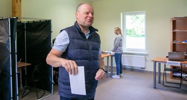 Saulius Skvernelis balsuoja rinkimuose (nuotr. Elta)