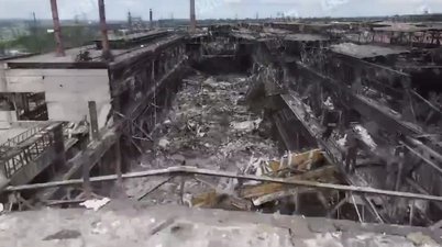 Parodė, kaip atrodo rusų nusiaubta „Azovstal“: iš kadaise galingos gamyklos liko griuvėsiai (nuotr. stop kadras)