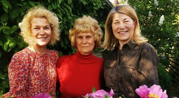Giedrė Genevičiūtė su mama ir seserimi Edita Šmergeliene  