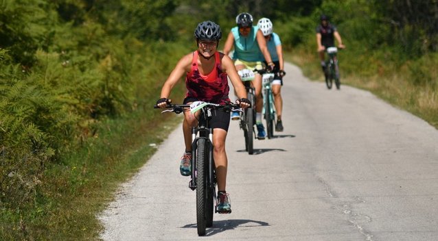 Važiavimas dviračiu (nuotr. Shutterstock.com)