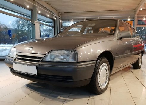 „Opel“ atstovybėje – praktiškai nauja, prieš 35 metus pagaminta „Omega“