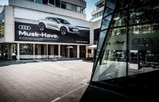 „Audi“ reklamos skyriaus troliai sugrįžo : įgėlė „Tesla“ vadovui