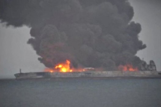Prie Kinijos krantų degančiam Irano tanklaiviui gresia sprogimas (nuotr. SCANPIX)