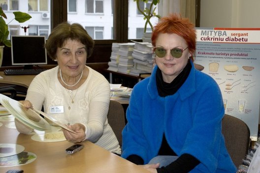 Slaugytoja diabetologė Juzefa Uleckienė (kairėje) ir jos mokinė Vida Navickienė. Nijolės Zenkevičiūtės nuotr.  