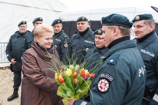 Prezidentės ir Slovėnijos vadovo susitikimas su Lietuvos policijos pajėgomis  (nuotr. Roberto Dačkaus)