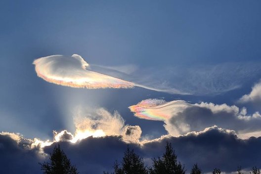 Vaivorykštiniai debesys (nuotr. Aleksandra Str)  