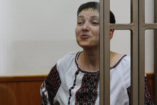 Rusijoje įkalinta Nadija Savčenko atsisako ten pasilikti ir yra pasiryžusi mirti iš bado (nuotr. SCANPIX)