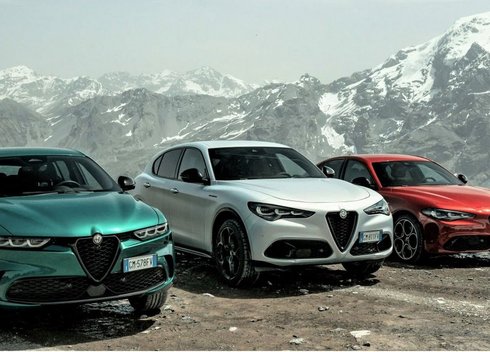 „Alfa Romeo“ džiaugiasi augančia paklausa, pristatys ribotos laidos superautomobilį