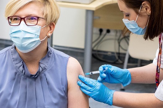 Premjerė Ingrida Šimonytė paskiepyta „AstraZeneca“ vakcina (nuotr. Fotobankas)  