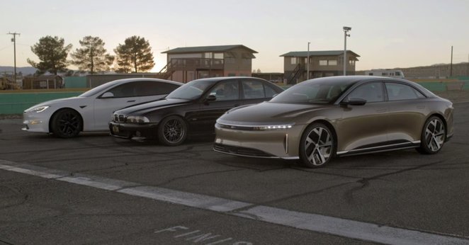 „Tesla Model S“ ir „Lucid Air“ metė iššūkį 20 metų senumo „BMW M5“