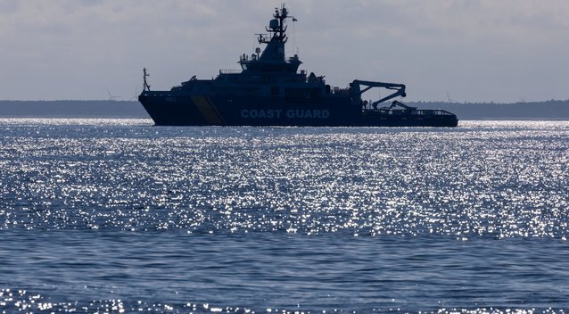 Baltijos jūroje išsiliejo nafta: keltas užplaukė ant seklumos (nuotr. SCANPIX)