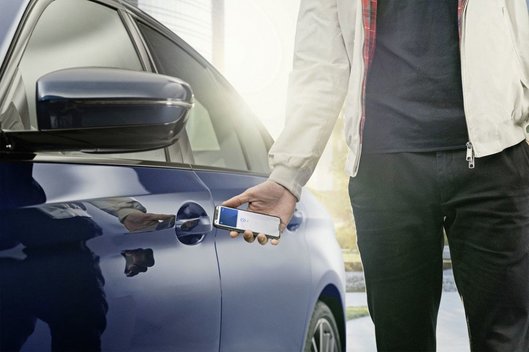 BMW automobilius nuo šiol bus galima atrakinti išmaniuoju telefonu