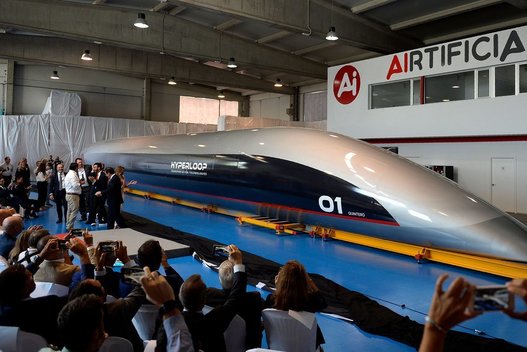 „Hyperloop“ pristatė pirmąją keleivinę kapsulę (nuotr. SCANPIX)