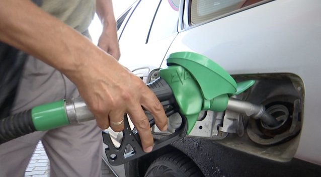 Aplinkos ministerija skelbia karą taršiems automobiliams: užsimojo sulyginti dyzelino ir benzino kainas (nuotr. stop kadras)