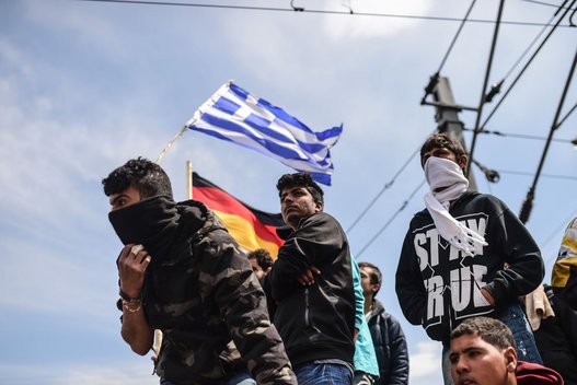 Makedonija vėl priversta jėga tramdyti besiveržiančius migrantus (nuotr. SCANPIX)