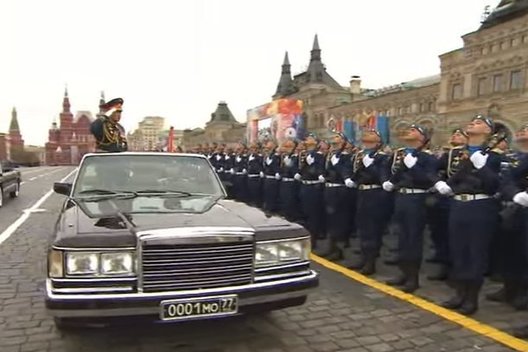Rusijoje vyksta tradicinis Pergalės dienos karinis paradas (nuotr. YouTube)