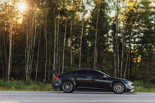 „Volvo“ žengia į tarptautinę auto-sporto areną