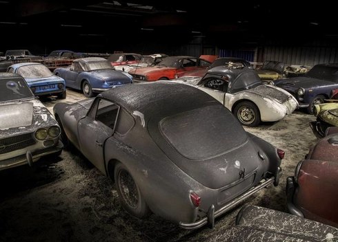 Apleistame angare Nyderlanduose – net 250 apleistų istorinių, klasika tapusių automobilių