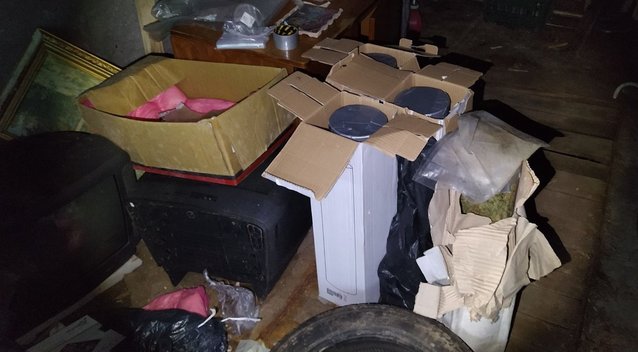 Muitininkai sostinės garaže rado narkotikų sandėlį  